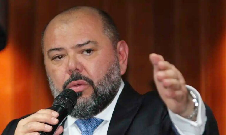 Ex-ministro de Bolsonaro é investigado por fraude no INSS e usará tornozeleira