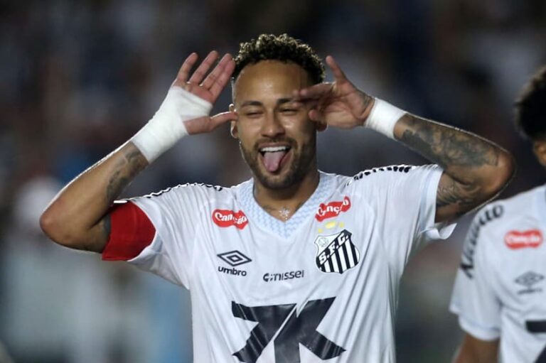 Diálogo entre Neymar e árbitro durante jogo do Santos é revelado