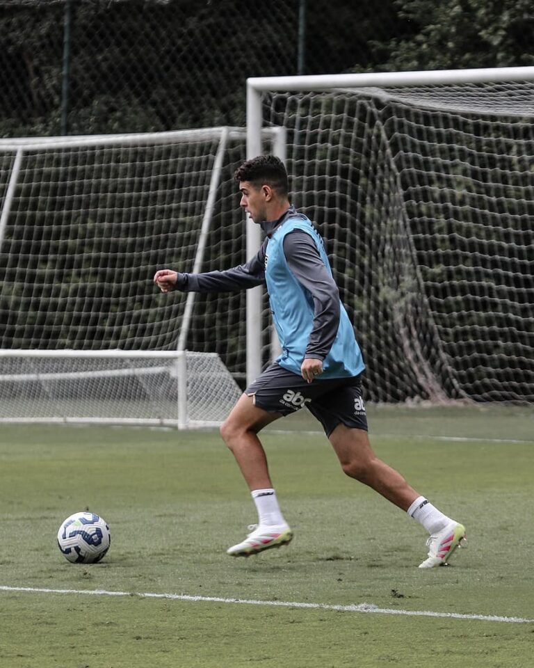 Chelsea manifesta apoio a Oscar, meia do São Paulo