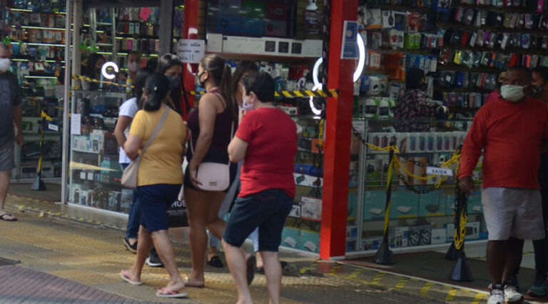 Varejo deve enfrentar crescimento quase nulo no final do ano, diz Ibevar