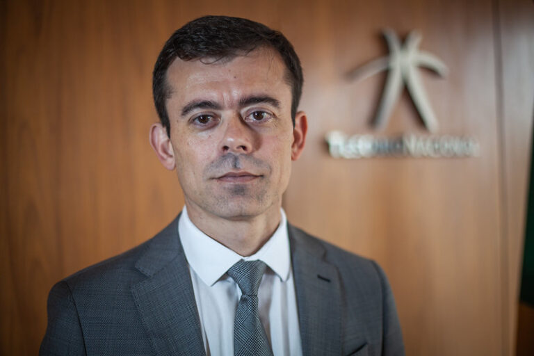 Ceron destaca que crise dos Correios é estrutural e não fiscal