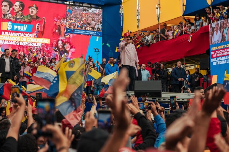 Como Maduro se adapta para enfrentar a pressão dos EUA