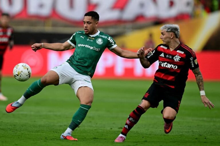 Vitor Roque perde gol decisivo e causa alvoroço nas redes sociais