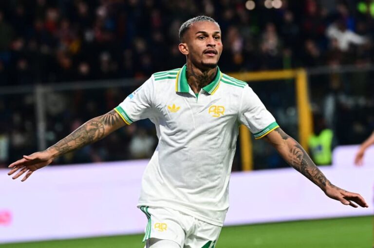 Wesley brilha como improvisado e surpreende fãs na Roma