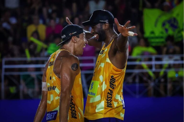 Evandro fala sobre a busca pela medalha olímpica no vôlei de praia