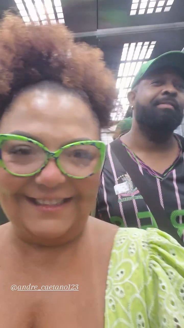 Babi Cruz fala sobre novo amor e a aceitação dos filhos