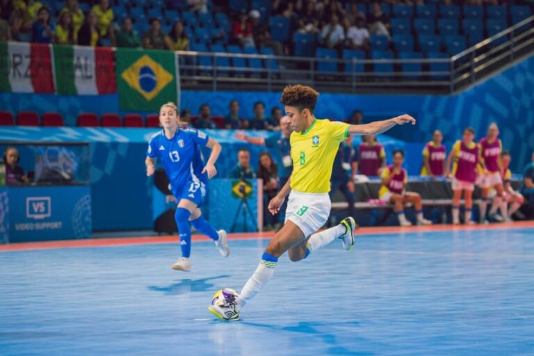 Brasil vence a Itália com goleada na Copa do Mundo de Futsal