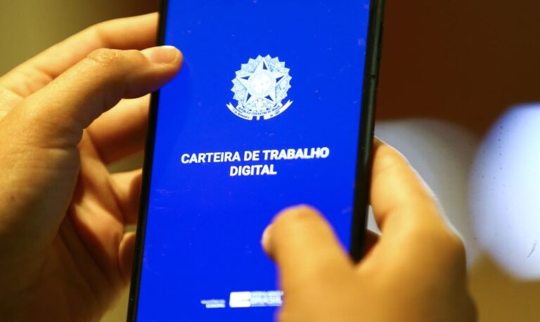 Mercado de trabalho brasileiro apresenta resiliência e eleva renda média