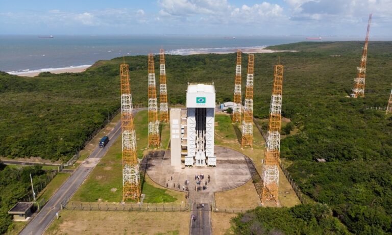 Lançamento comercial de foguete no Brasil é adiado para dezembro