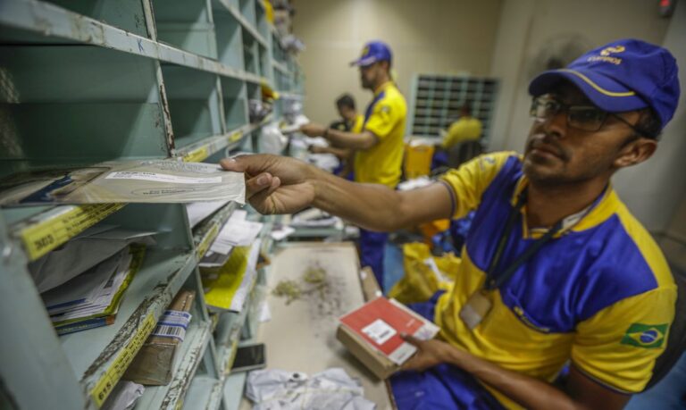 Correios tentam levantar R$ 10 bilhões e planejam demissão de 10 mil funcionários