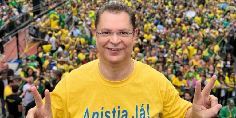 Sóstenes critica Moraes após prisão de Bolsonaro, reforçando narrativa de perseguição