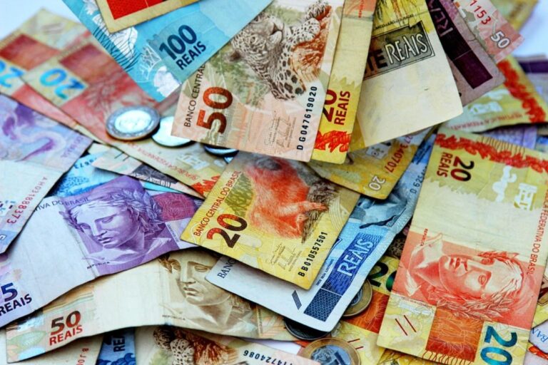 Prazo para receber a 1ª parcela do 13º salário: saiba até quando