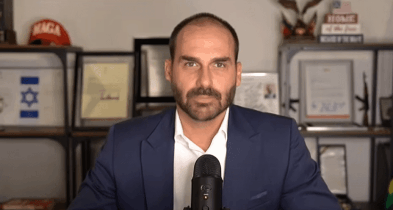 Eduardo Bolsonaro intensifica críticas a Tarcísio de Freitas