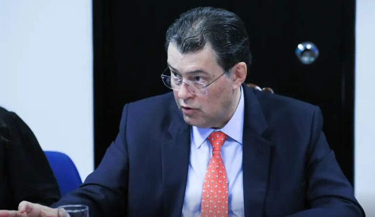 Relator propõe novo modelo tributário para fintechs no Senado