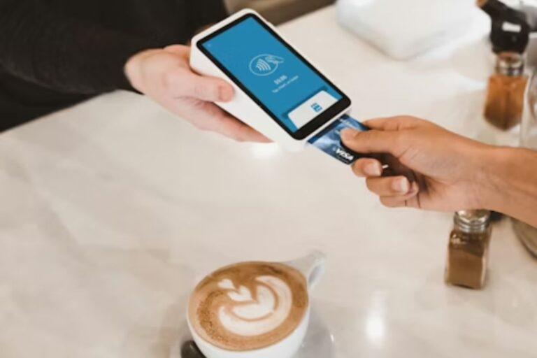 Mudanças na tributação podem afetar gorjetas em restaurantes nos EUA