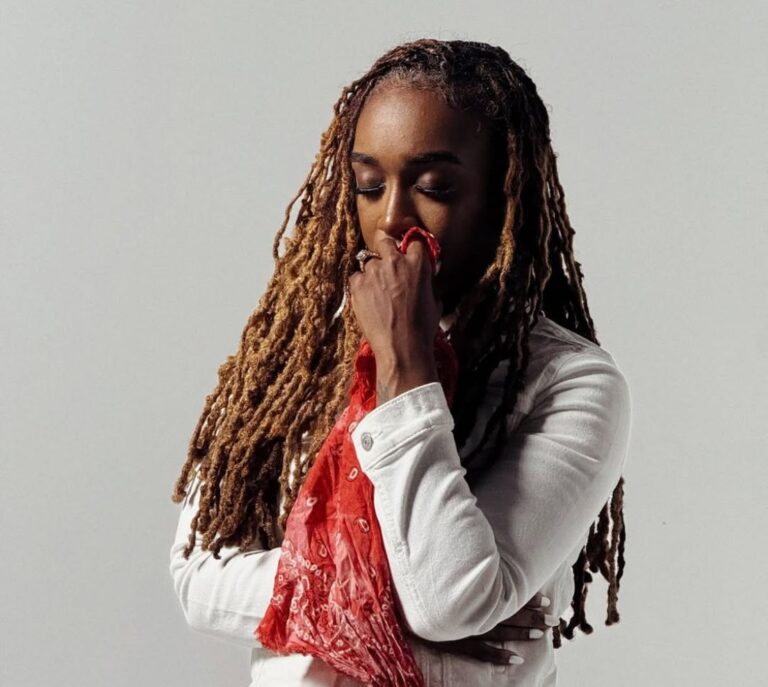 Jackie Hill Perry retorna à música gospel após transformação pessoal
