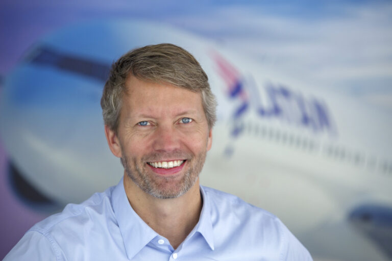 CEO da Latam Brasil se mostra otimista quanto a barrar PL das bagagens