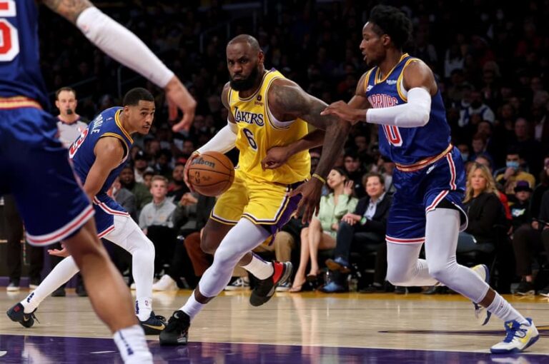 LeBron James retorna aos Lakers para iniciar temporada na NBA