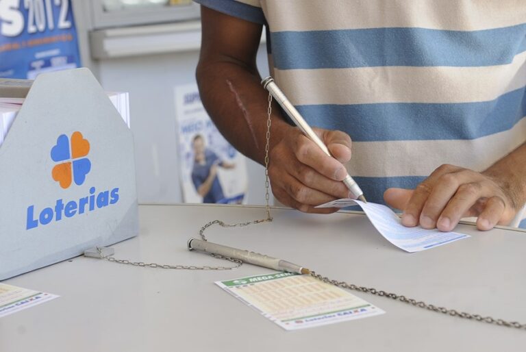 Mega-Sena acumula e prêmio chega a R$ 100 milhões