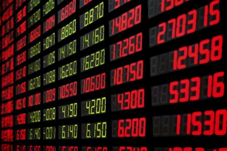 Ibovespa apresenta leve queda com pressão de ações da Vale