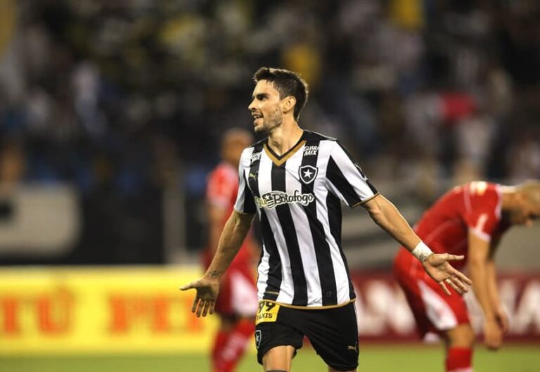 O impacto das redes sociais na rotina do futebol