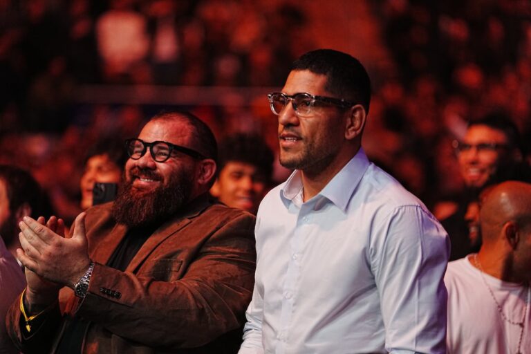 Alex Poatan sonha em enfrentar Jon Jones e conquistar terceiro cinturão