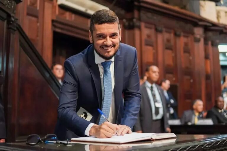 CCJ adia reunião para discutir prisão de Bacellar