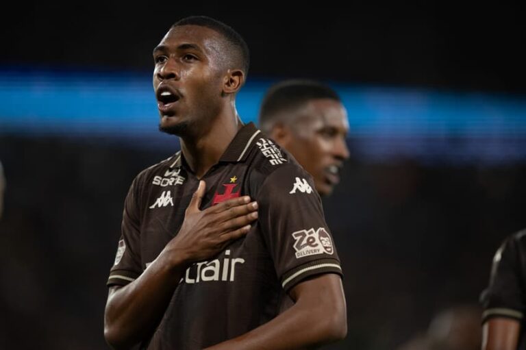 Vasco avança em renovação de contrato com Rayan e dobra multa rescisória