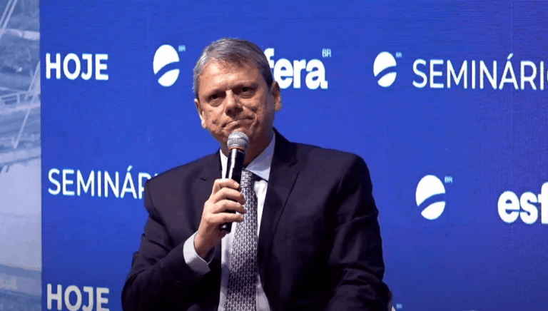 Tarcísio de Freitas: governador paulista atrai eleitores de Lula e Bolsonaro