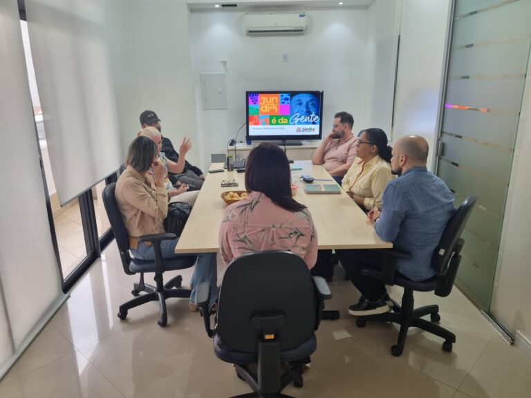 Amparo visita Vigilância Epidemiológica de Jundiaí para conhecer notificação de dengue