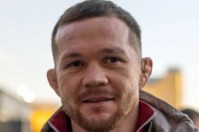 Petr Yan se consagra campeão e fatura bônus no UFC 323
