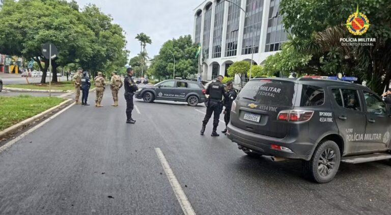 Mala abandonada gera mobilização de esquadrão antibombas em Brasília