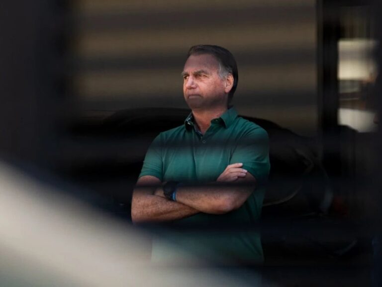 Condições da sala da PF onde Bolsonaro ficará detido reveladas