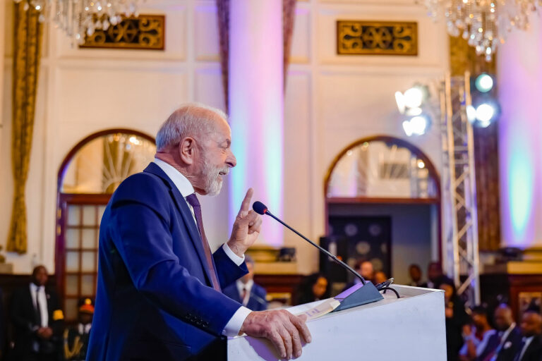 Lula discute parceria com África para minerais críticos