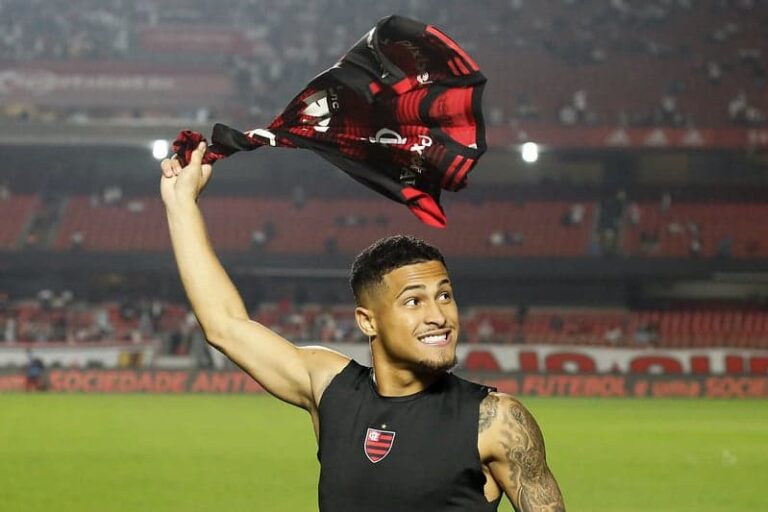 Manchester United negocia contratação de João Gomes por R$ 310 milhões