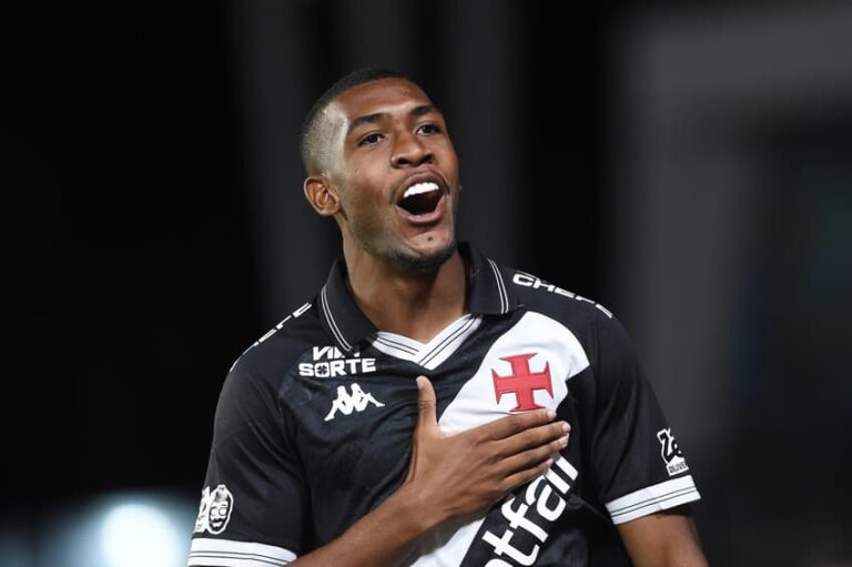 Vasco goleia Internacional e reverte crise antes da semifinal da Copa do Brasil