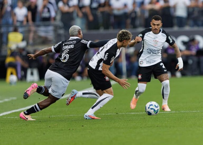 Corinthians e Botafogo empatam em partida emocionante pelo Brasileirão