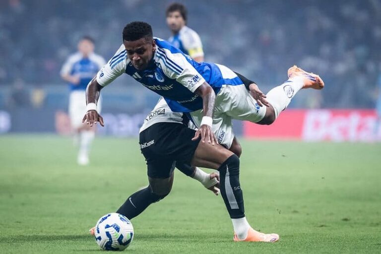 Cruzeiro vence Corinthians com dois gols de Kaio Jorge e garante vaga na Libertadores