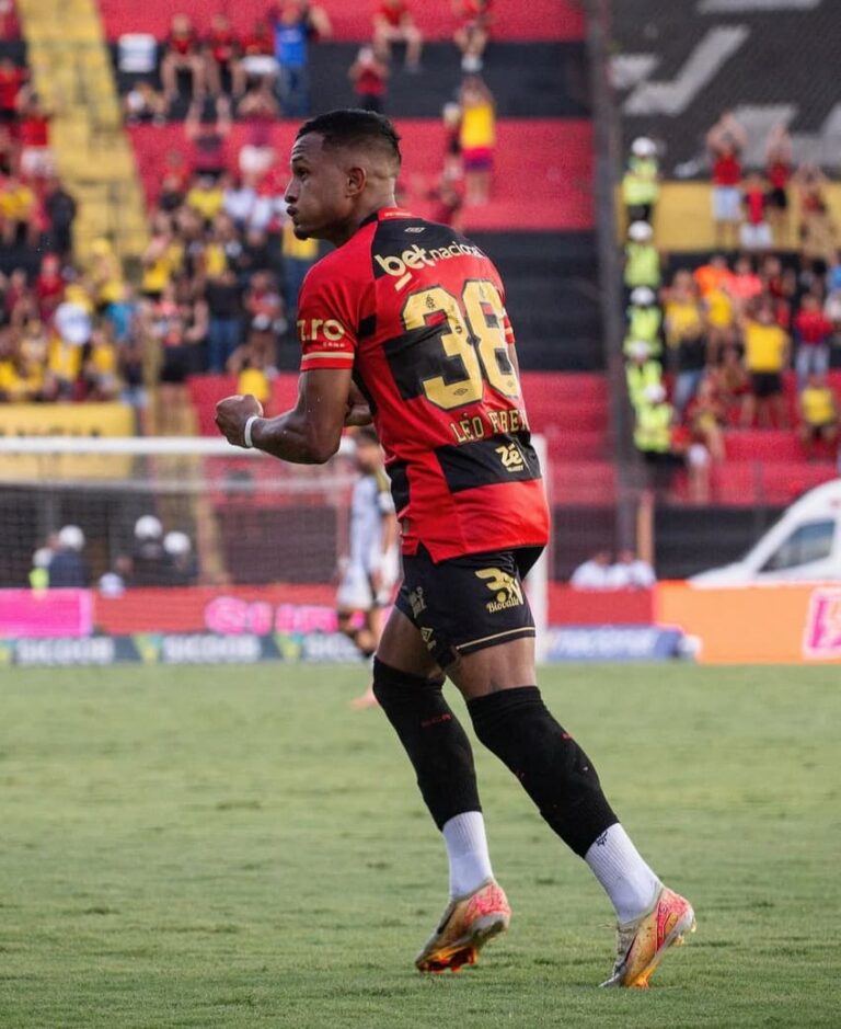 Virada do Atlético-MG sobre o Sport na Ilha do Retiro