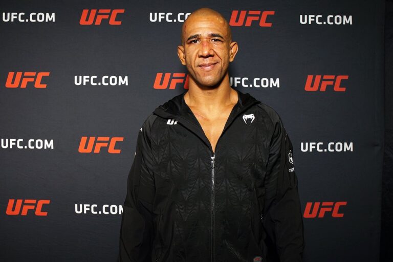 Gregory Robocop aponta ex-campeões como alvos após vitória no UFC 322