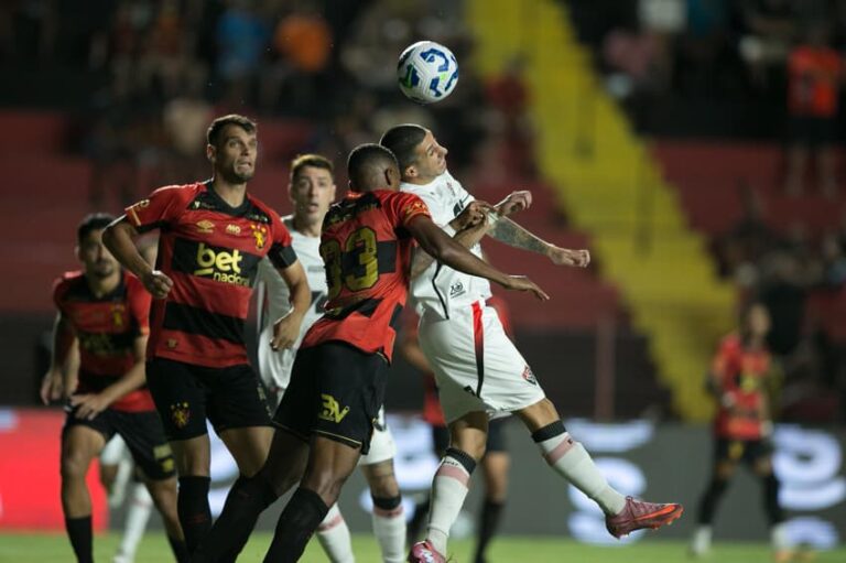 Vitória vence o Sport e Jair Ventura destaca: 'Estamos vivíssimos' 1 Vitória vence o Sport e Jair Ventura destaca: 'Estamos vivíssimos'