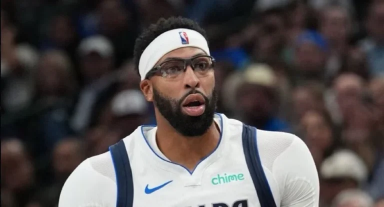 Troca por Anthony Davis: três times disputam o astro na NBA