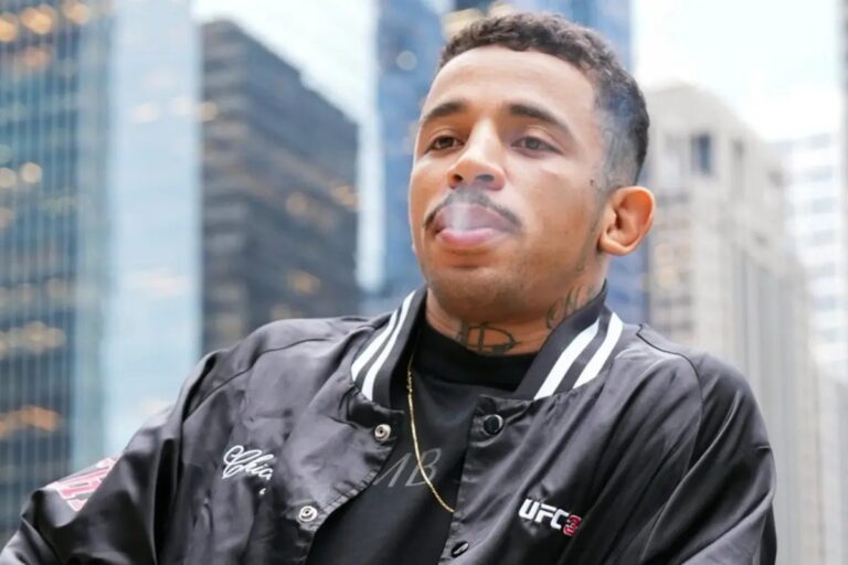 Carlos Prates assiste ao jogo do Corinthians contra o Botafogo no Brasileirão