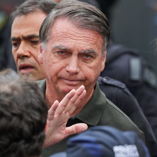 Bolsonaro pode ser ouvido no STF sobre arma apreendida por solicitação do delegado