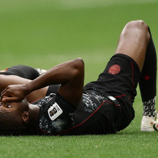 Lesão grave de Ismaël Koné gera comoção entre torcedores