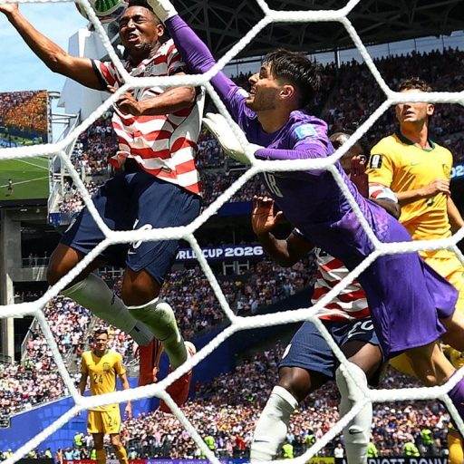 Estados Unidos supera Austrália e se aproxima da classificação