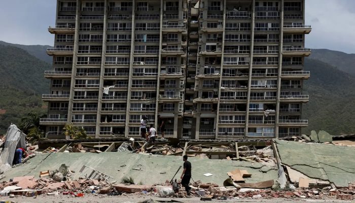 2026-06-26T114439Z_1_LYNXMPEM5P0SM_RTROPTP_4_VENEZUELA-QUAKE.jpg
