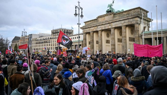 2026-10-31T164647Z_1_LYNXNPEM9U0FI_RTROPTP_4_GERMANY-PROTEST.jpg