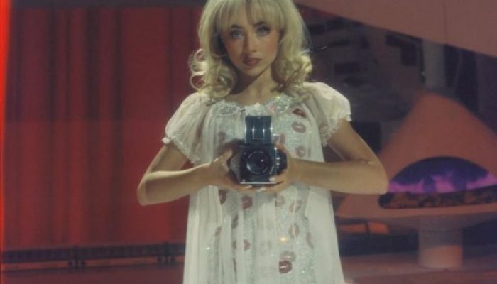 @sabrinacarpenter)