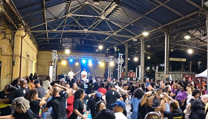 4o-trancando-os-bracos-o-baile-20-anos-do-samba-rock-estacao.jpg